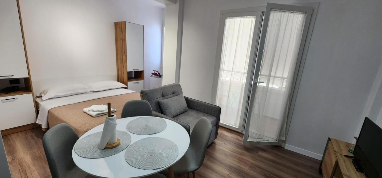 Apartamento Old Town Center 2 *